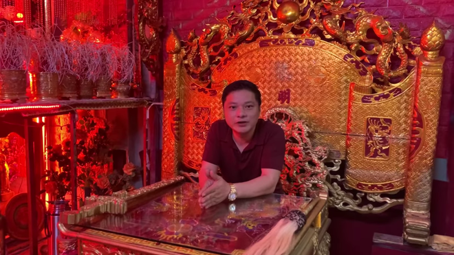 YouTuber Thầy Long tiếp tục xem bói online trong thời gian tự cách ly ảnh 1