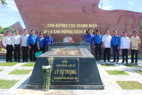 Phần mộ Anh hùng Lý Tự Trọng (Ảnh: khutuongniemlytutrong.org.vn) Xếp hạng di tích quốc gia với Di tích lịch sử Phần mộ Lý Tự Trọng ảnh 1