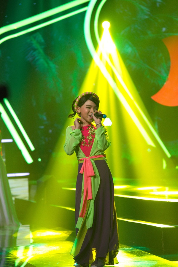 Học trò của “chị Tư” Cẩm Ly giả gái “thôi miên” khán giả ảnh 7