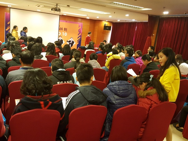 Tư vấn tuyển sinh lớp 10: Phụ huynh nên chia sẻ nhiều hơn với con cái ảnh 1