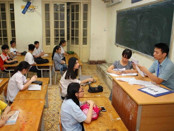 Đề thi chính thức môn Toán kỳ thi vào lớp 10 tại Hà Nội ảnh 1