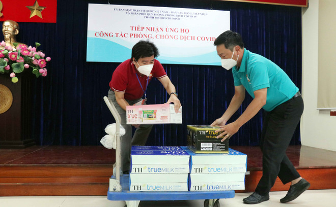 Tập đoàn TH tiếp tục trao tặng TP.HCM hơn 500.000 sản phẩm ảnh 2