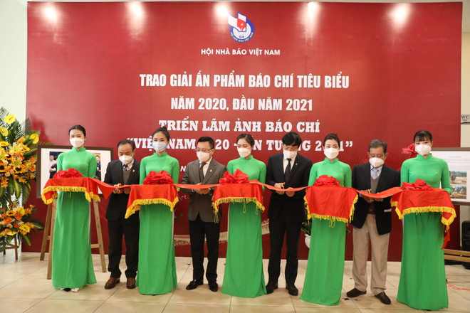 Hội Nhà báo vinh danh các tác phẩm báo chí nổi bật năm 2020-2021 ảnh 4