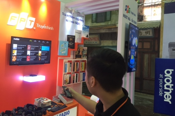 Hội sách 2018: 'Khoe' công nghệ kết hợp sách giấy và ứng dụng di động ảnh 2