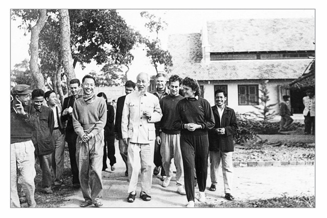 Sách mới hé lộ những hình ảnh quý về Bác Hồ với thể dục thể thao ảnh 5