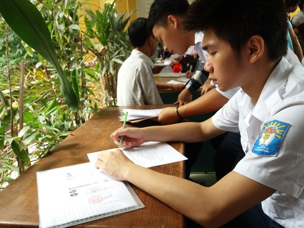 Thầy cô bối rối vì lần đầu tiên một lớp đại học có hai tầng trình độ ảnh 1