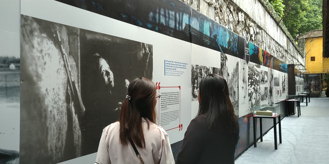 Tái hiện sống động ‘một thời đạn bom’ qua triển lãm tại di tích Hỏa Lò ảnh 3