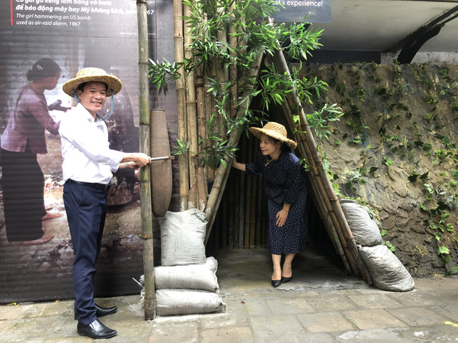 Tái hiện sống động ‘một thời đạn bom’ qua triển lãm tại di tích Hỏa Lò ảnh 1