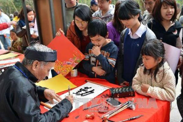 Ảnh minh họa (Nguồn: TTXVN) Hội Xuân Hà Nội 2014: Tìm về văn hóa truyền thống ảnh 1