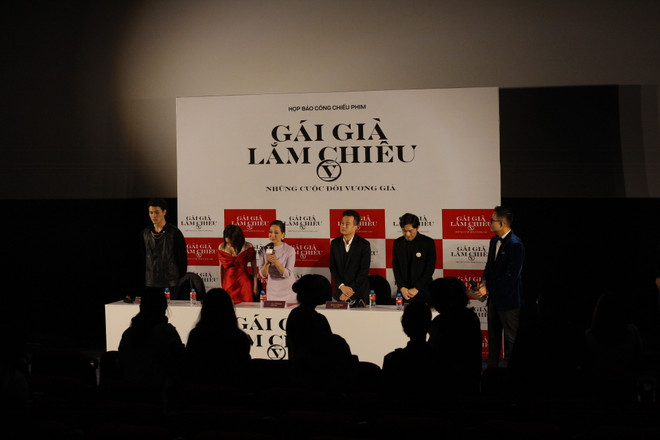 Diễn viên Lê Khanh: Phụ nữ hiện đại mạnh mẽ và tự đi tìm tình yêu ảnh 1