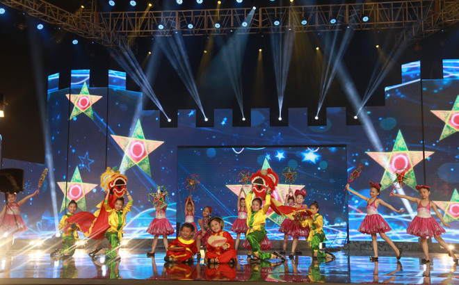 Hoàng Bách thích thú điệu nhảy không giống ai của thí sinh Đồ Rê Mí ảnh 1