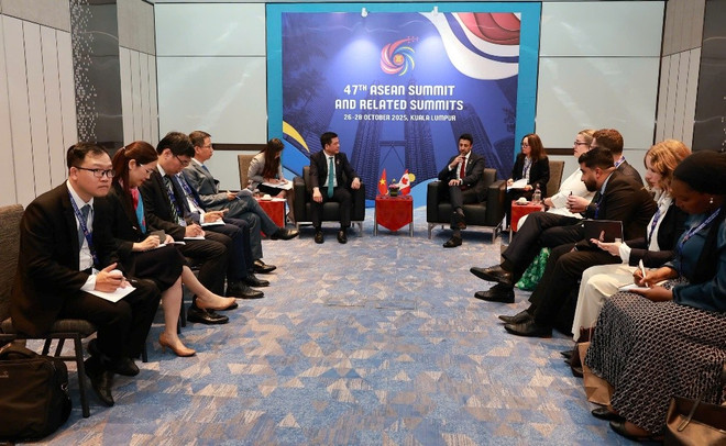 Hai Bộ trưởng nhất trí duy trì trao đổi đoàn thường xuyên để bàn bạc, kịp thời tháo gỡ khó khăn, vướng mắc trong hợp tác kinh tế-thương mại. (Ảnh: Bộ Công Thương) Hai Bộ trưởng nhất trí duy trì trao đổi đoàn thường xuyên để bàn bạc, kịp thời tháo gỡ khó khăn, vướng mắc trong hợp tác kinh tế-thương mại. (Ảnh: Bộ Công Thương)