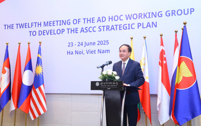 Thứ trưởng Bộ Nội vụ Vũ Chiến Thắng phát biểu tại cuộc họp. (Ảnh: CTV/Vietnam+) ascc-1.jpg