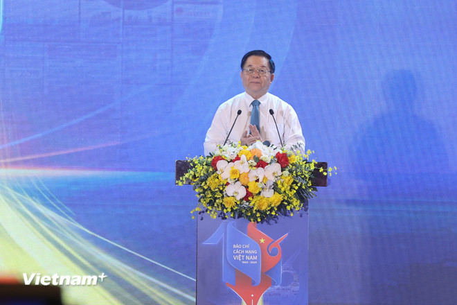 Đồng chí Nguyễn Trọng Nghĩa, Ủy viên Bộ Chính trị, Bí thư Trung ương Đảng, Trưởng Ban Tuyên giáo và Dân vận Trung ương phát biểu khai mạc tại Hội Báo toàn quốc. (Ảnh: Hoài Nam/Vietnam+) vnp-hoi-bao-1.jpg