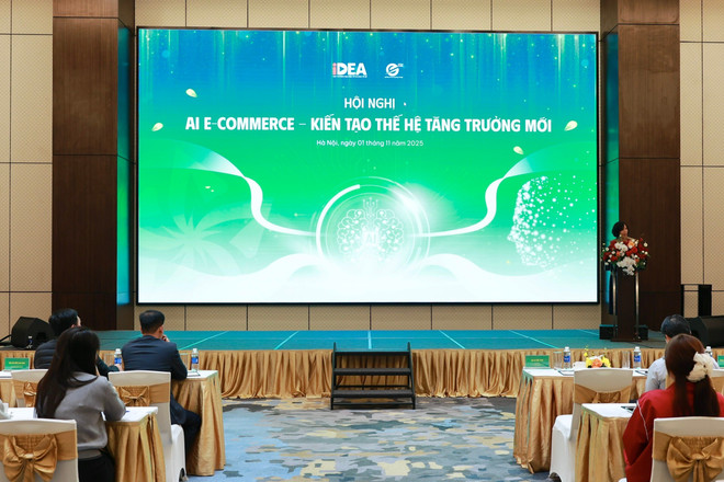 Conférence sur l'application des technologies au développement de bases de données commerciales numériques, sur le thème « Commerce IA : créer une nouvelle génération de croissance ». (Photo : PV/Vietnam+) ai.jpg