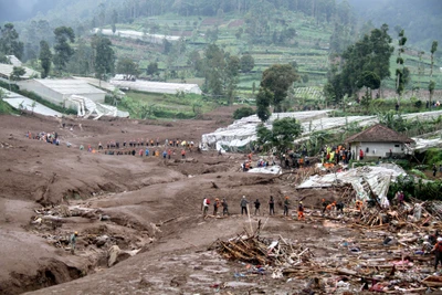 Hiện trường vụ lở đất tại Tây Bandung, tỉnh Tây Java, Indonesia, ngày 24/1/2026. (Ảnh: THX/TTXVN)