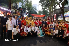 Khối văn hóa thể thao sẵn sàng cho buổi diễu binh, diễu hành A80. (Ảnh: Hồng Kiều/Vietnam+)