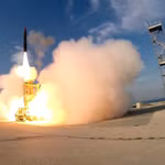 (Tư liệu) Một vụ thử tên lửa Arrow tại căn cứ không quân Palmahim của Israel. (Ảnh: AFP/TTXVN)