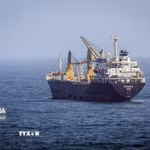 Tàu thuyền di chuyển trên eo biển Bab al-Mandab ở Biển Đỏ. (Ảnh: IRNA/TTXVN)