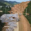 Nhà thầu thi công Dự án đường Hồ Chí Minh đoạn Chợ Chu-Ngã ba Trung Sơn. (Ảnh: Khánh Hùng/Vietnam+)
