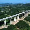 Cầu số 1 trên tuyến cao tốc Vũng Áng-Vùng thuộc Dự án đường bộ cao tốc Bắc-Nam phía Đông. (Ảnh: Quốc Khánh/Vietnam+)