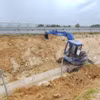 Nhà thầu khắc phục một vị trí taluy bị xói lở do mưa lớn trên tuyến cao tốc Vĩnh Hảo-Phan Thiết. (Ảnh: PV/Vietnam+)
