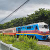 Ngành đường sắt đã đưa nhiều đoàn tàu du lịch, tàu di sản hay tàu chuyên dụng vào khai thác và thu hút hành khách đi tàu. (Ảnh: PV/Vietnam+)