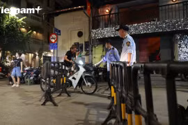 Hà Nội thí điểm cấm phương tiện vùng lõi Hoàn Kiếm: Nhiều người dân bỡ ngỡ, xuống xe dắt bộ