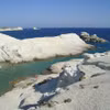 Bãi biển Sarakiniko. (Nguồn: Wikipedia)