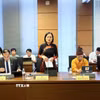 Đại biểu Quốc hội thành phố Quảng Ninh Trần Thị Kim Nhung phát biểu thảo luận ở tổ về dự án Luật Bưu chính (sửa đổi). (Ảnh: An Đăng/TTXVN)