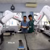 Các học viên thực hành lập trình và vận hành Robot tại Trung tâm Đào tạo khu công nghệ cao thành phố Hồ Chí Minh. Trung tâm hợp tác với các doanh nghiệp công nghệ cao, các trường đại học cao đẳng mở lớp bồi dưỡng đào tạo kỹ sư về các chuyên đề công nghệ cao. (Ảnh: Danh Lam/TTXVN)