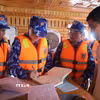 Lực lượng Cảnh sát biển kiểm tra các tàu cá đang hoạt động trên biển trong chuyến khảo sát, nắm tình hình các vùng biển, đảo ven bờ Nam Trung Bộ. (Ảnh: TTXVN phát)