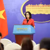 Người phát ngôn Bộ Ngoại giao Phạm Thu Hằng chủ trì họp báo. (Ảnh: An Đăng/TTXVN)