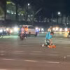 Hình ảnh cắt từ clip quay lại vụ hành hung. (Nguồn: Facebook)