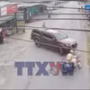 Tài xế xe bán tải cố tình đâm ngã xe cảnh sát giao thông rồi bỏ trốn