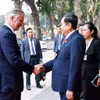 Chủ tịch Quốc hội Trần Thanh Mẫn đón Nhà Vua Vương quốc Bỉ Philippe. (Ảnh: Doãn Tấn/TTXVN)
