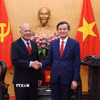Đồng chí Đoàn Minh Huấn, Ủy viên Bộ chính trị, Giám đốc Học viện Chính trị quốc gia Hồ Chí Minh tiếp Thượng nghị sỹ Alberto Anaya Gutierrez, Tổng Bí thư Đảng Lao động Mexico. (Ảnh: Văn Điệp/TTXVN)