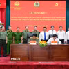 Bộ Công an và Hội đồng Lý luận Trung ương ký kết Chương trình phối hợp giai đoạn 2026-2031. (Ảnh: Văn Điệp/TTXVN)