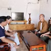 Người có uy tín góp phần giữ vững thế trận lòng dân ngay từ cơ sở. (Ảnh: Hoài Thu/TTXVN)