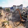 Nhiều cần cẩu cỡ lớn cùng thiết bị chuyên dụng được huy động giải phóng mặt bằng phục vụ dự án cầu Tứ Liên. Ảnh: Lê Đông - TTXVN