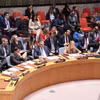 Đại diện Venezuela (hàng đầu, ngoài cùng bên trái) tham dự phiên họp khẩn của Hội đồng Bảo an. (Ảnh: Thanh Tuấn/TTXVN)