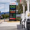 Giá xăng dầu được niêm yết tại một trạm xăng ở Canberra, Australia, ngày 20/3/2026. (Ảnh: THX/TTXVN)