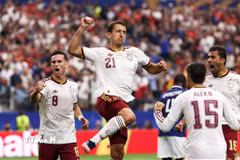 Mikel Oyarzabal tiếp tục ghi bàn đưa Tây Ban Nha vào chung kết World Cup 2026. (Ảnh: AFP/TTXVN)