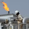 Nhân viên làm việc tại cơ sở khai thác dầu ở Wasit (Iraq). (Ảnh: THX/TTXVN)