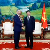 Tổng Bí thư-Chủ tịch nước Lào Thongloun Sisoulith đón ông Tô Lâm, khi ông giữ cương vị Bộ trưởng Bộ Công an, vào ngày 29/9/2023 tại Vientiane. (Ảnh: Phạm Kiên/TTXVN)
