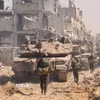 Binh sỹ Israel tham gia chiến dịch quân sự tại thành phố Khan Yunis, Dải Gaza. (Nguồn: THX/TTXVN)