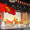 Một tiết mục của chương trình nghệ thuật đặc sắc "Những mùa Xuân bất tử" do các nghệ sỹ đến từ các hội đoàn và cơ quan đại diện Việt Nam tại Pháp trình diễn. (Ảnh: Nguyễn Thu Hà/Vietnam+)
