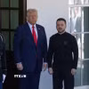 Tổng thống Mỹ Donald Trump (thứ hai, trái) đón Tổng thống Ukraine Volodymyr Zelensky tại Nhà Trắng, ngày 28/2/2025. (Ảnh: THX/TTXVN)