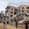 Người tị nạn Palestine trở về nhà tại miền Bắc Dải Gaza ngày 9/2/2025. (Ảnh:THX/TTXVN)