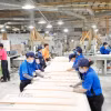 Hoạt động sản xuất tại nhà máy của Công ty Trách nhiệm Hữu hạn Kỹ nghệ Cửa Ý-Á Châu ở thành phố Tân Uyên (Bình Dương). (Ảnh: TTXVN phát)